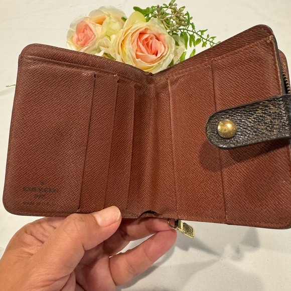 Authentic Louis Vuitton compact wallet - Picture 8 of 14